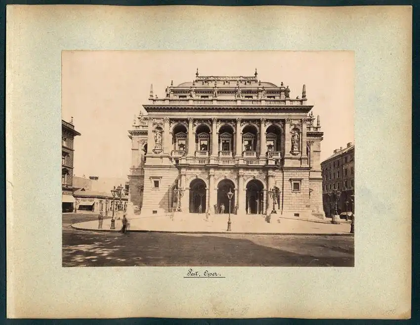 Fotografie unbekannter Fotograf, Ansicht Buda, Blick von der Duma Furdo nach der Königlichen Burg, Raddampfer 1