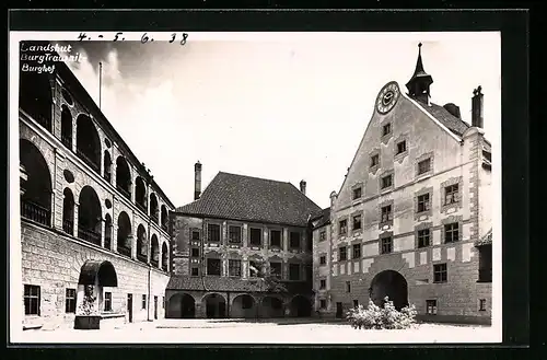 AK Landshut, Burg Traunitz vom Hof aus gesehen