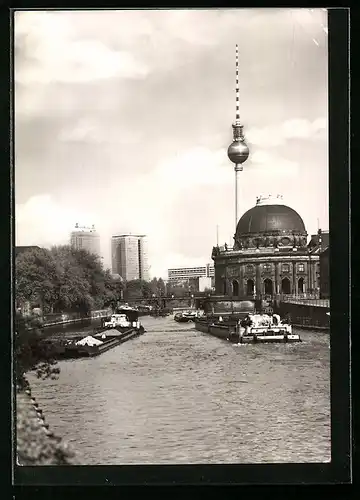 AK Berlin, Pergamonmuseum und Fernsehturm