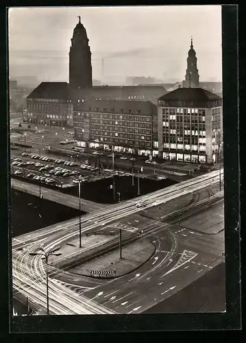 AK Dresden, Blick zum Pirnaischen Platz mit Turm des Rathauses und Turm der Kreuzkirche