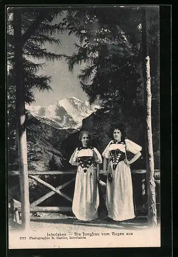 AK Interlaken, Die Jungfrau vom Rugen aus mit Frauen in Tracht
