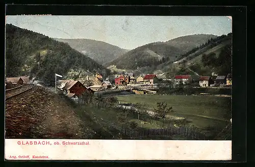 AK Glasbach /Schwarzathal, Ortsansicht mit Bergblick