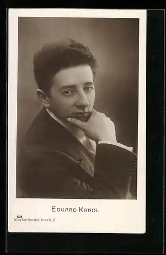 AK Opernsänger Eduard Kandl, nachdenklich mit Hand am Kinn