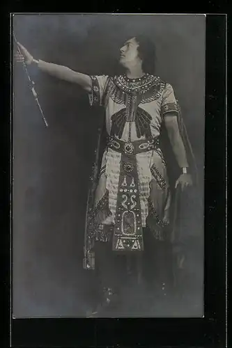 AK Opernsänger Robert Hutt in ägyptischem Kostüm