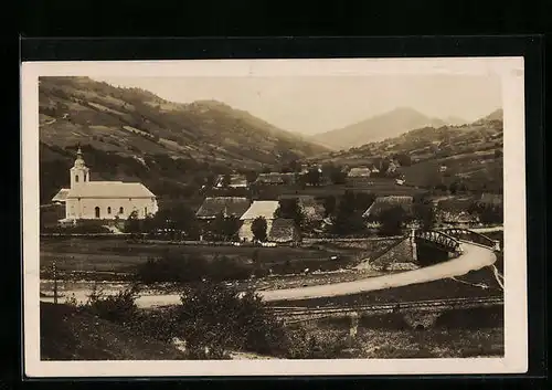AK Volosianka, Ortspartie mit Kirche und Brücke