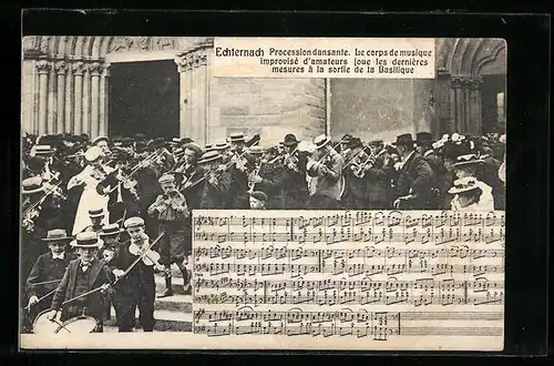 AK Echternach, Procession dansante, Le corps de musique improvisé d`amateurs joue les dernières mesures...