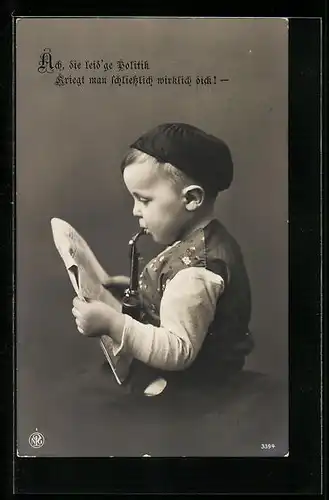 AK Kleiner Junge raucht Pfeife und liest Zeitung