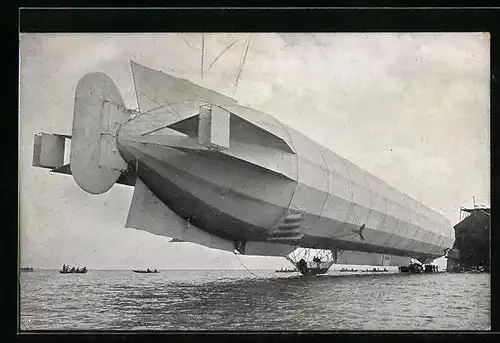AK Neues Modell von Zeppelin`s Luftschiff vor dem Aufstieg
