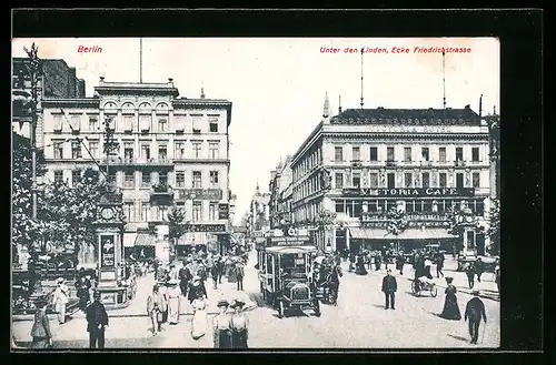 AK Berlin, Victoria Cafe, Unter den Linden /Ecke Friedrichstrasse mit Passanten