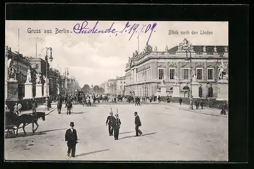 AK Berlin, Blick nach den Linden mit Passanten und Kutschen