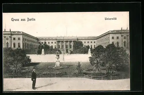 AK Berlin, Ansicht der Universität mit einem Passanten
