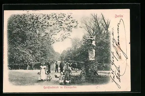 AK Berlin, Goldfischteich im Tiergarten mit Gästen und Siegessäule im Hintergrund