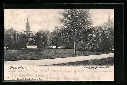 AK Frankenberg in Sa., Partie im Friedenspark mit Denkmal