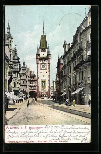 AK Freiburg i. B., Blick auf das Martinstor und eine Strassenbahn