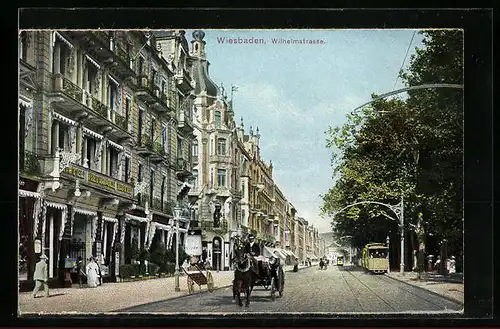 AK Wiesbaden, Wilhelmstrasse mit Hotel und Strassenbahnen