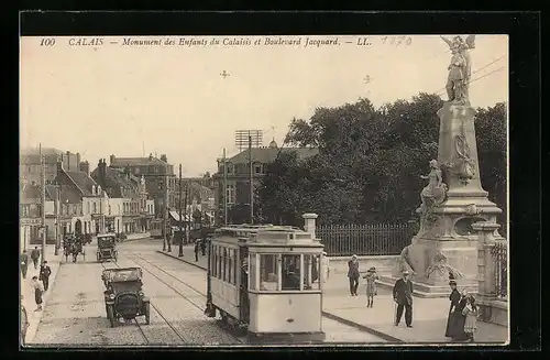 AK Calais, Strassenblick mit Strassenbahn