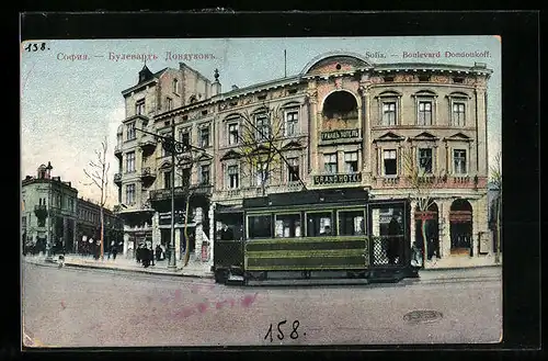 AK Sofia, Boulevard Dondoukoff, Strassenbahn passiert das Grand Hotel