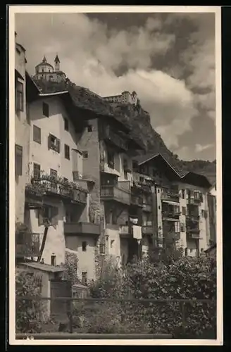 AK Chiusa d`Isarco, Häuseransichten mit Kirche