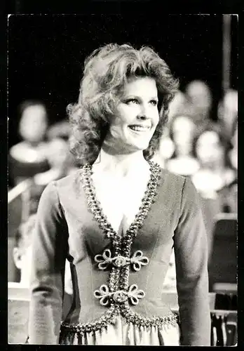 AK Opernsängerin Lucy Peacock im Kostüm