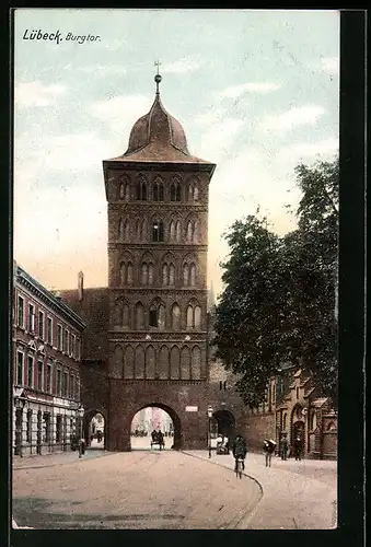 AK Lübeck, Strassenpartie am Burgtor