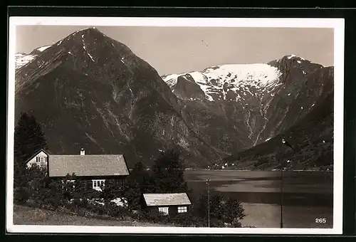 AK Sognefjord, Blick auf Haus und Berge