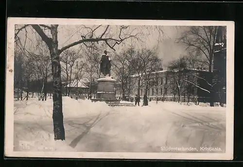 AK Kristiania, Studenterlunden, Blick auf ein Denkmal