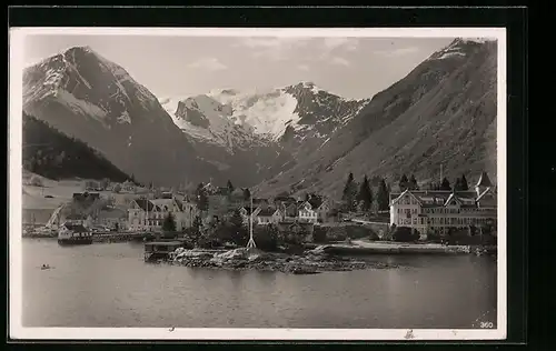 AK Balholm am Sognefjord, Ortsansicht mit Bergen