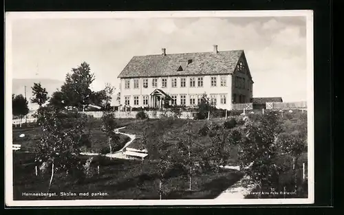 AK Hemnesberget, Skolen med parken