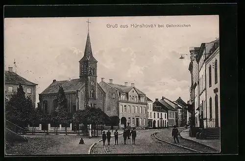 AK Hünshoven bei Geilenkirchen, Strassenpartie mit Kirche