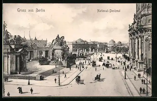 AK Berlin, Blick auf das National-Denkmal an belebter Strasse