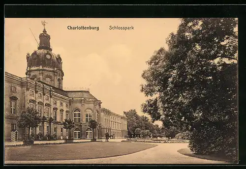 AK Berlin-Charlottenburg, Blick auf das Schloss und den Park