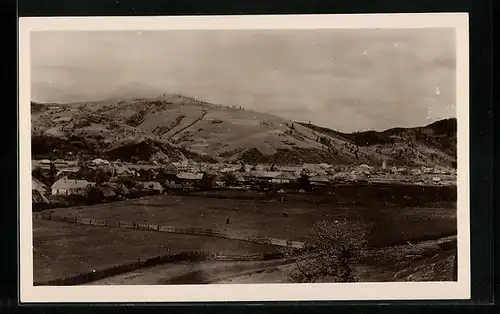 AK Volove, Ortsansicht mit Bergen