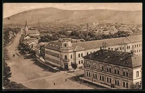 AK Beregszász, Strassenpartie mit Kirche