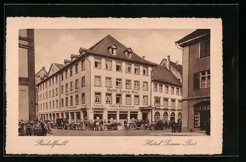 AK Radolfzell, Hotel Sonne-Post mit Passanten und Automobilen