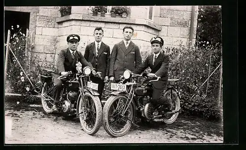 AK Herren mit Schüttoff und DKW Motorrädern