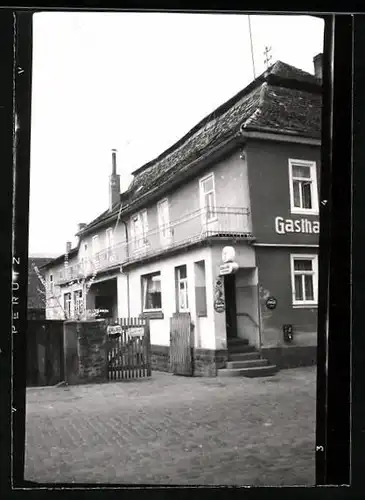 Fotografie unbekannter Fotograf, Ansicht Heubach, Gasthaus Zum Anker mit Coca Cola & Pepsi Cola Reklame