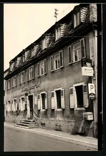 Fotografie unbekannter Fotograf, Ansicht Kleinheubach, Gasthaus Löwensteiner Hof, Briefkasten & Coca Cola Reklameschild