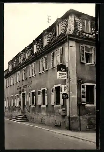 Fotografie unbekannter Fotograf, Ansicht Kleinheubach, Gasthaus Löwensteiner Hof, Coca Cola Reklame & Briefkasten