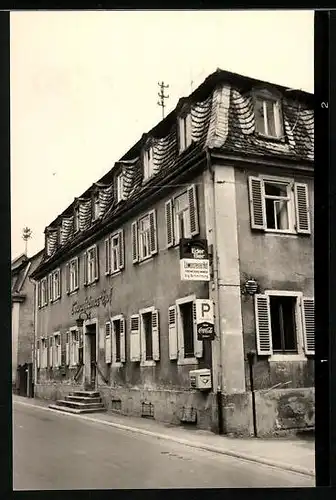 Fotografie unbekannter Fotograf, Ansicht Kleinheubach, Gasthaus Löwensteiner Hof, Reklameschild Coca Cola, Eder Bier
