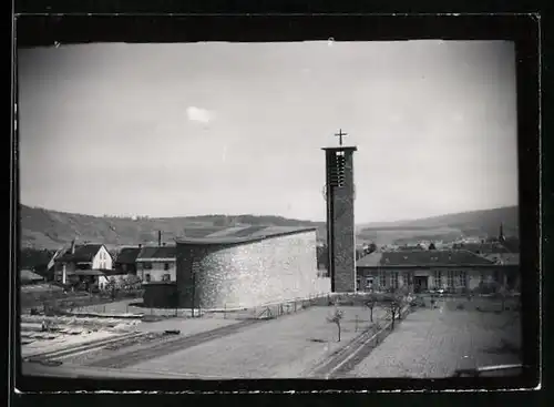 Fotografie unbekannter Fotograf, Ansicht Kleinheubach, Kirche & Glockenturm