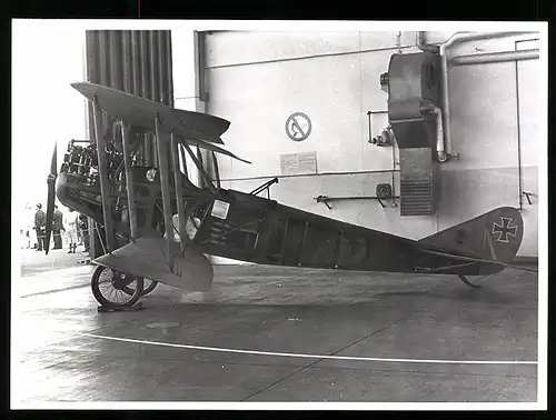 Archiv-Fotografie Flugzeug Rumpler C IV, Doppeldecker Ausstellungsstück im Schnitt