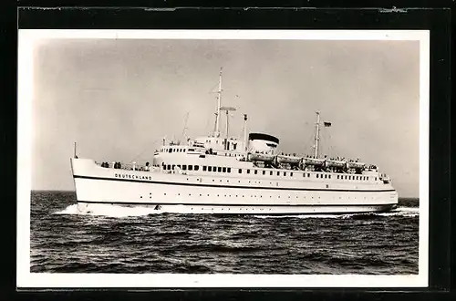 AK Bundesbahn-Hochsee-Fährschiff Deutschland in Fahrt