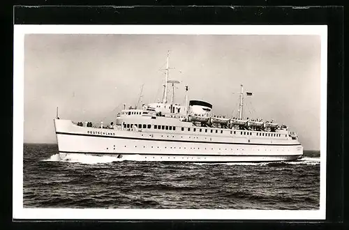AK Bundesbahn-Hochsee-Fährschiff Deutschland in voller Fahrt