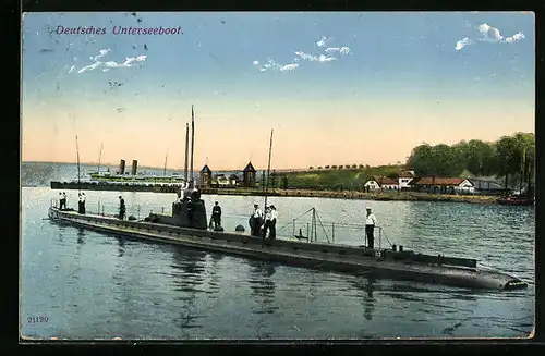 AK Deutsches U-Boot mit der Mannschaft an Deck