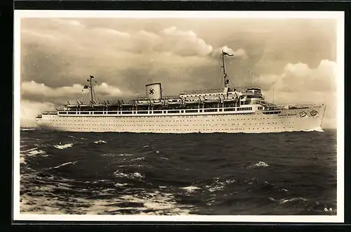 AK Passagierschiff Wilhelm Gustloff auf See