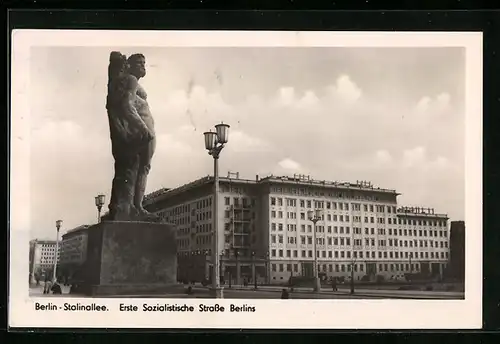 AK Berlin, Stalinallee, Erste Sozialistische Strasse Berlins