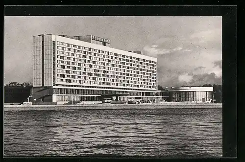 AK Leningrad, Hotel