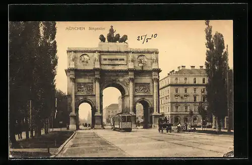 AK München, Strassenbahn passiert das Siegestor