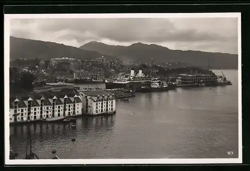 AK Bergen, Teilansicht der Stadt mit Hafen