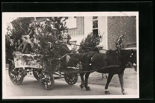 Foto-AK Junkersdorf, Erntefest 1935, Umzugswagen, 